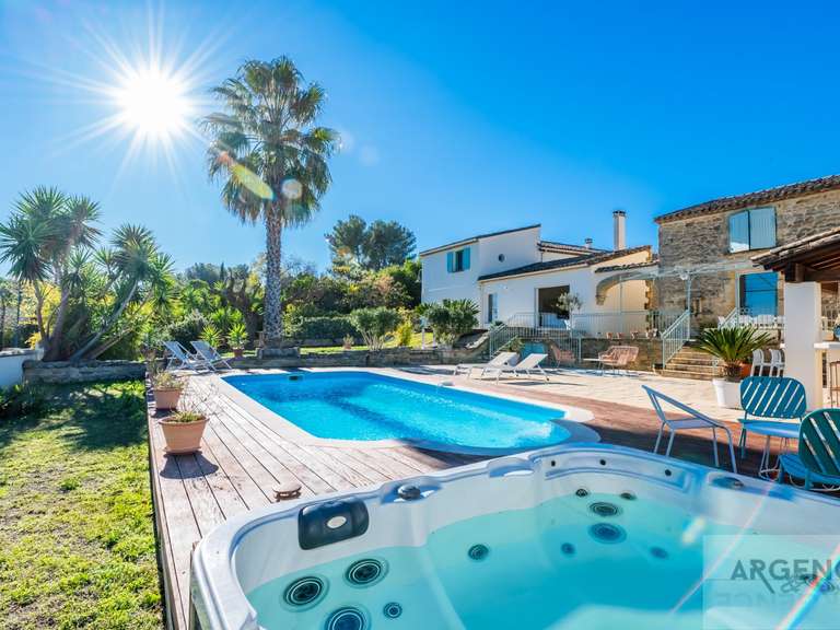 Maison Nîmes - 8 chambres - 380m²