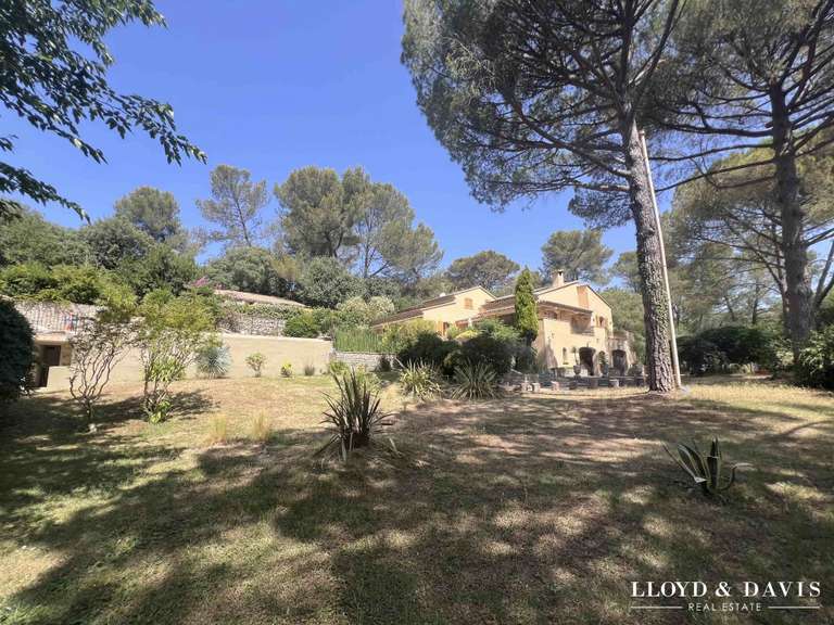 House Nîmes - 7 bedrooms - 275m²