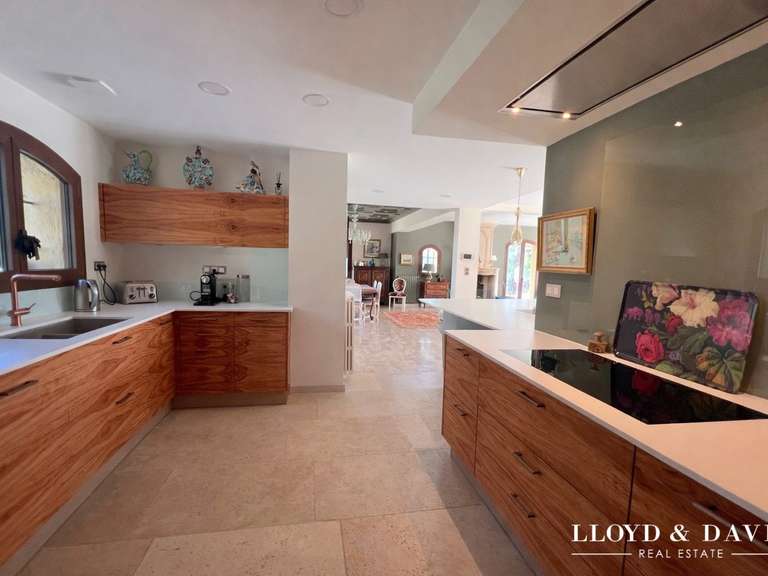 House Nîmes - 7 bedrooms - 275m²