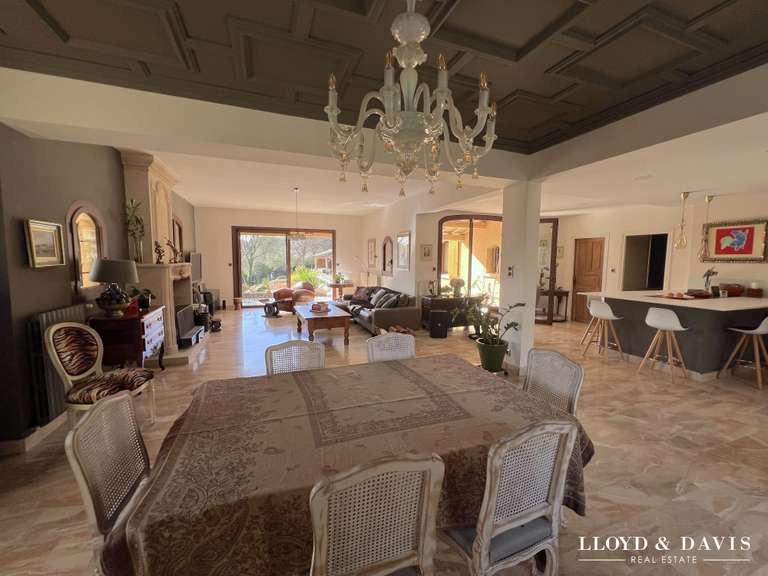 House Nîmes - 7 bedrooms - 275m²