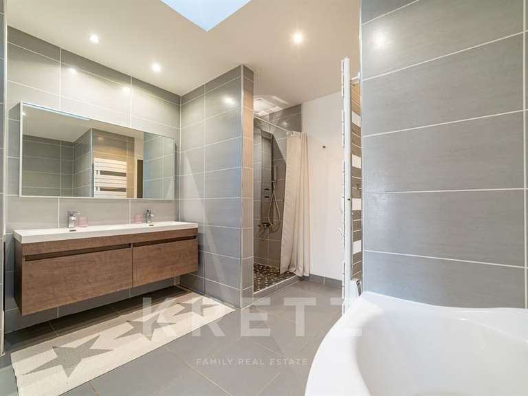 Maison Nîmes - 4 chambres - 283m²