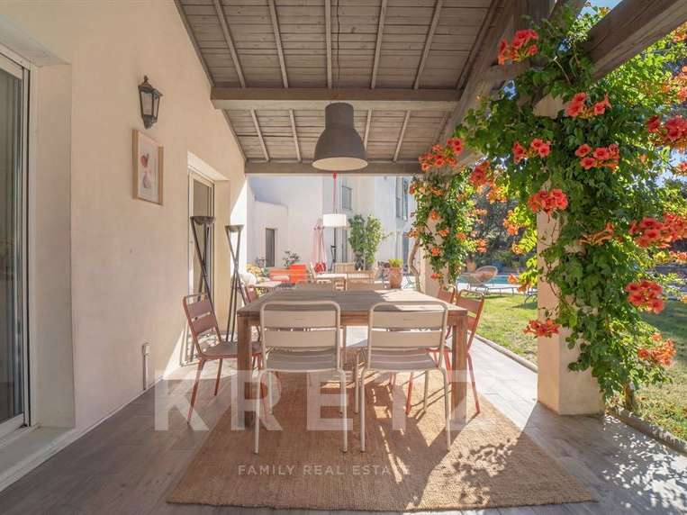 House Nîmes - 5 bedrooms - 223m²