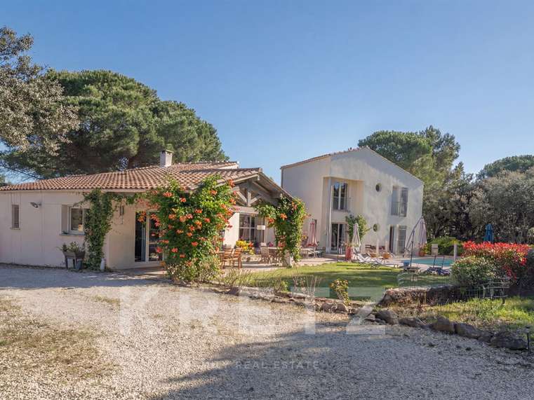 House Nîmes - 5 bedrooms - 223m²