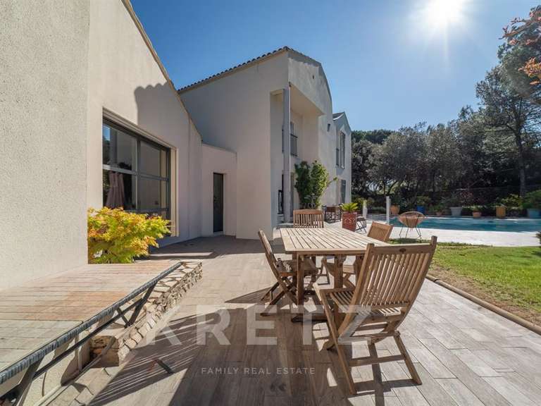 House Nîmes - 5 bedrooms - 223m²