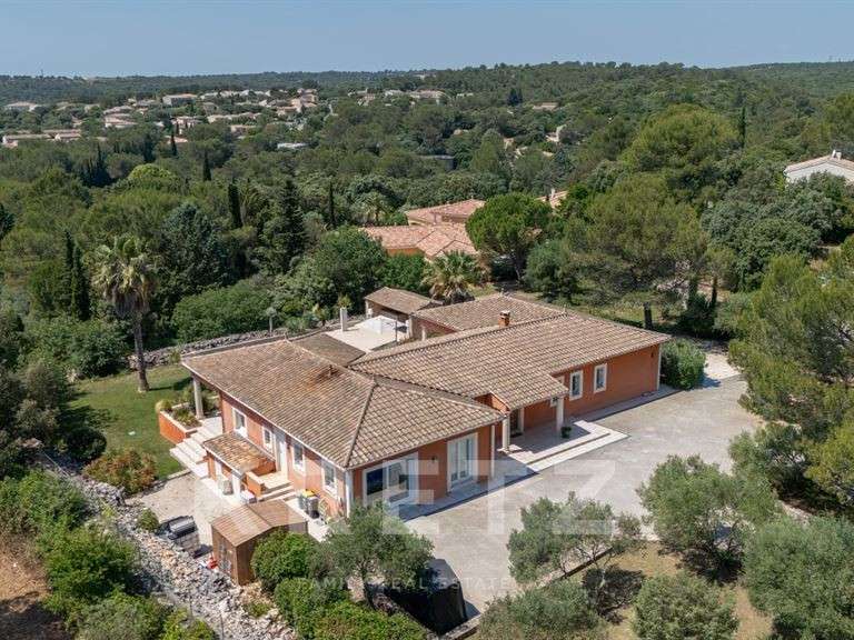 House Nîmes - 4 bedrooms - 217m²