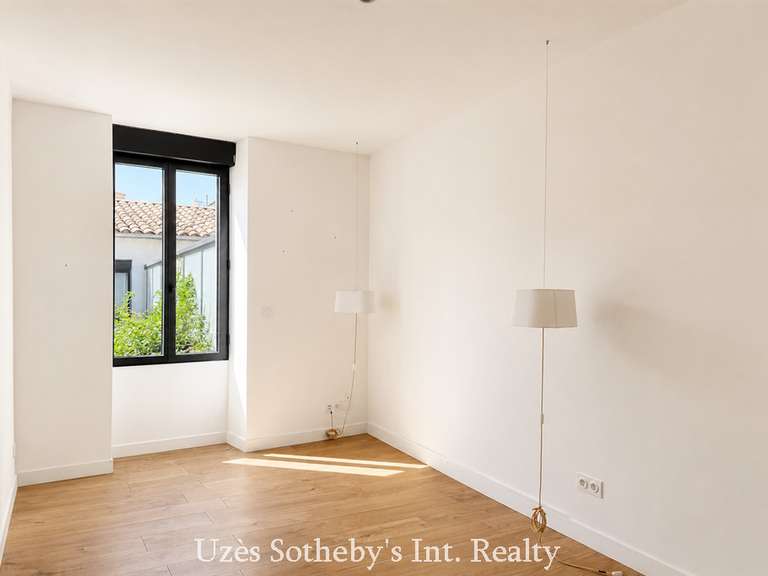Maison Nîmes - 4 chambres - 243m²
