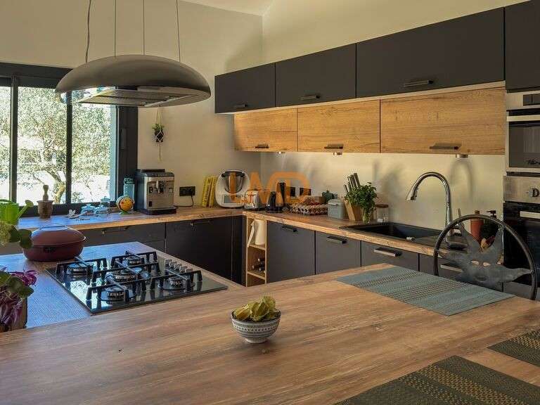 Maison Nîmes - 4 chambres - 163m²