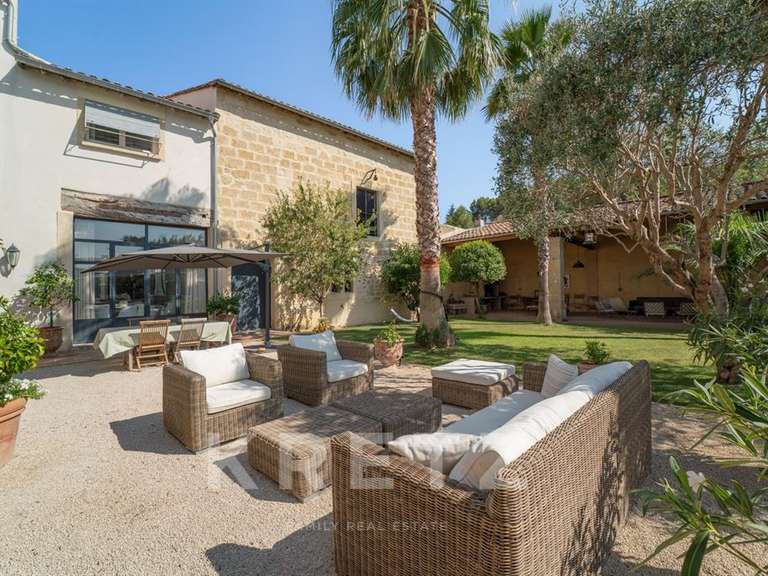 Maison Nîmes - 7 chambres - 530m²