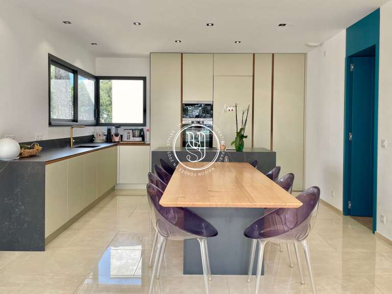 Villa Nîmes - 7 chambres - 290m²