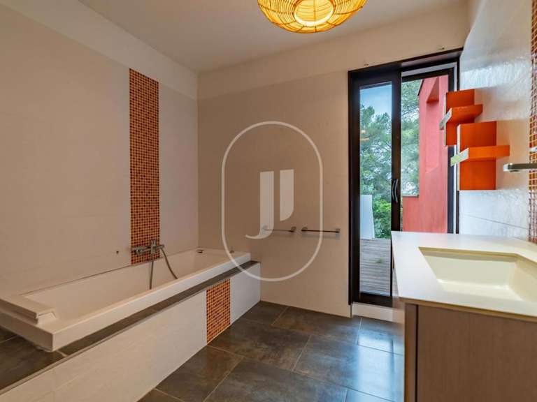 Villa Nîmes - 4 chambres - 200m²