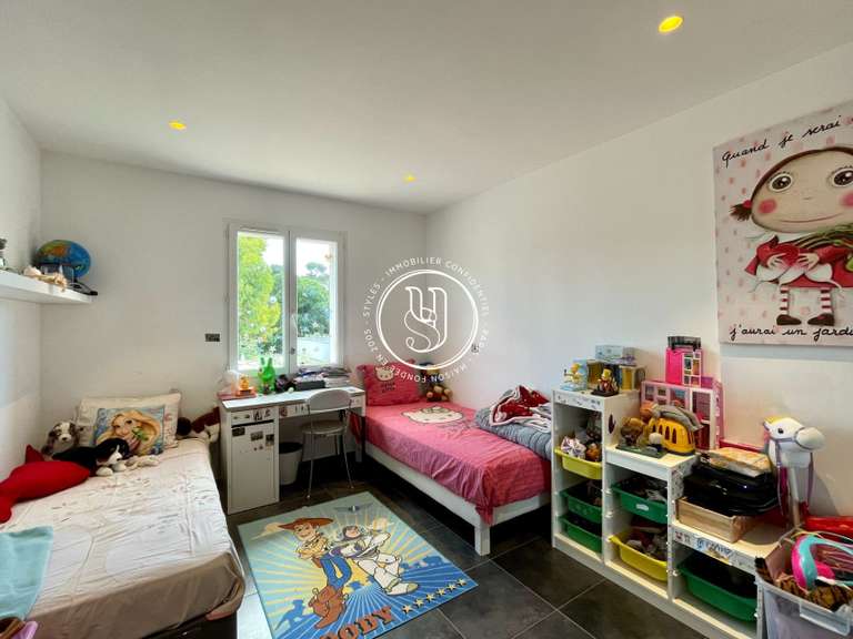 Villa Nîmes - 3 bedrooms - 143m²