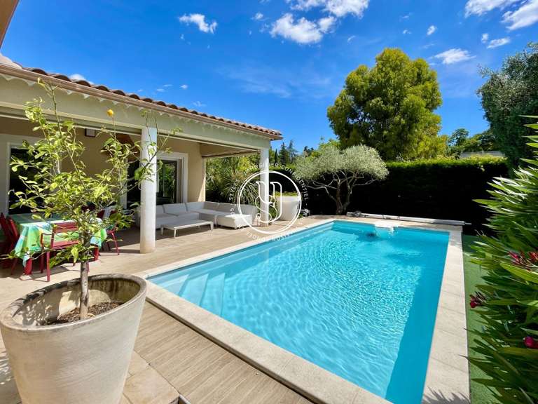 Villa Nîmes - 3 bedrooms - 143m²