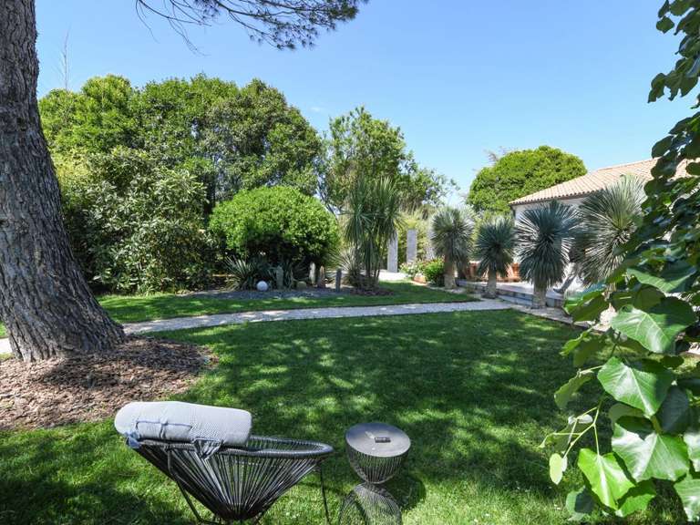 Villa Nîmes - 2 chambres - 221m²