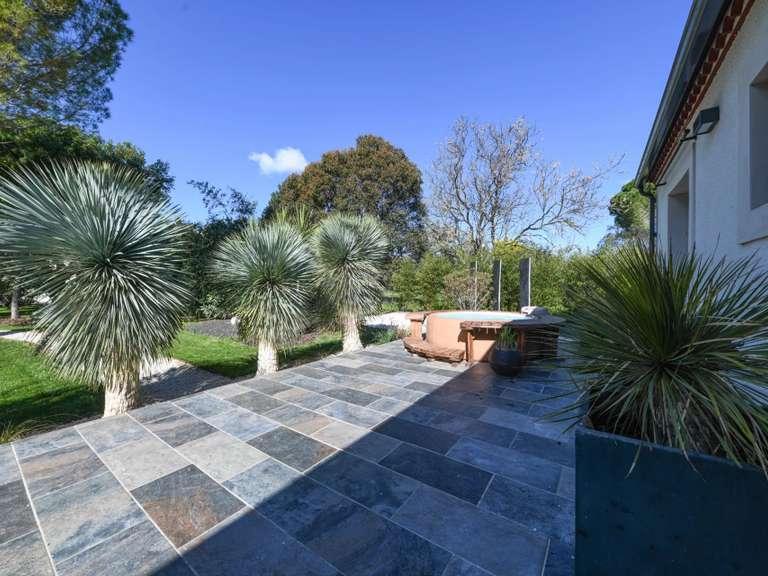 Villa Nîmes - 2 chambres - 221m²