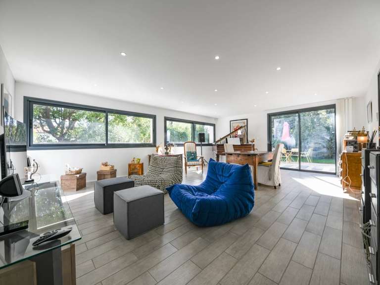 Villa Nîmes - 2 chambres - 221m²