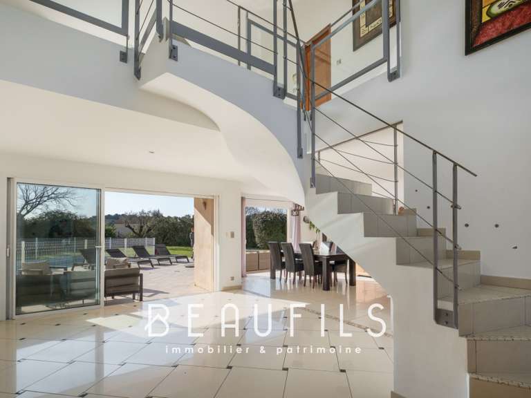 Villa Nîmes - 5 bedrooms - 231m²