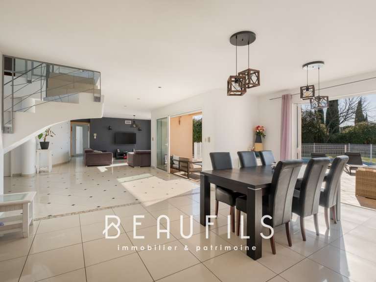 Villa Nîmes - 5 bedrooms - 231m²