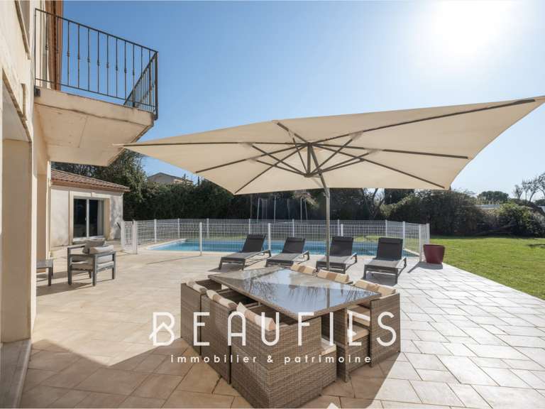 Villa Nîmes - 5 bedrooms - 231m²
