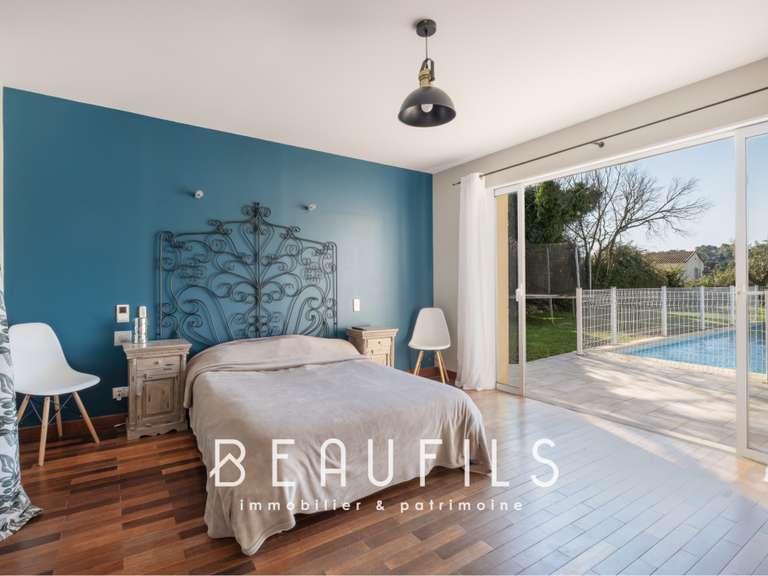 Villa Nîmes - 5 bedrooms - 231m²