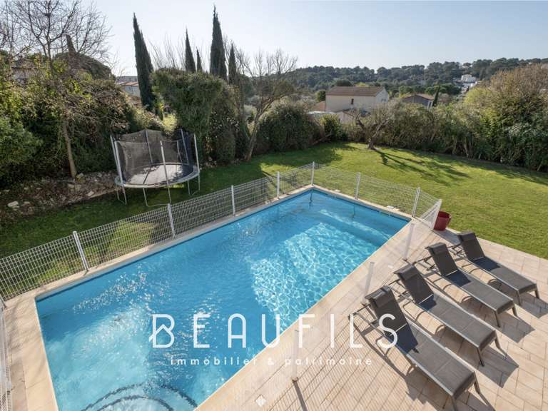Villa Nîmes - 5 bedrooms - 231m²