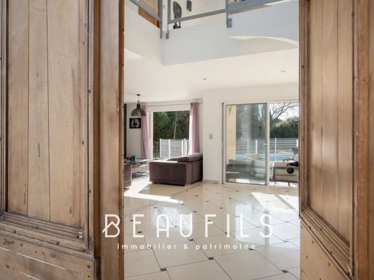 Villa Nîmes - 5 bedrooms - 231m²