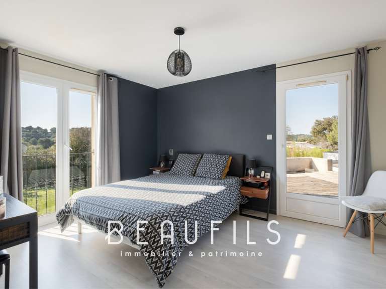 Villa Nîmes - 5 bedrooms - 231m²