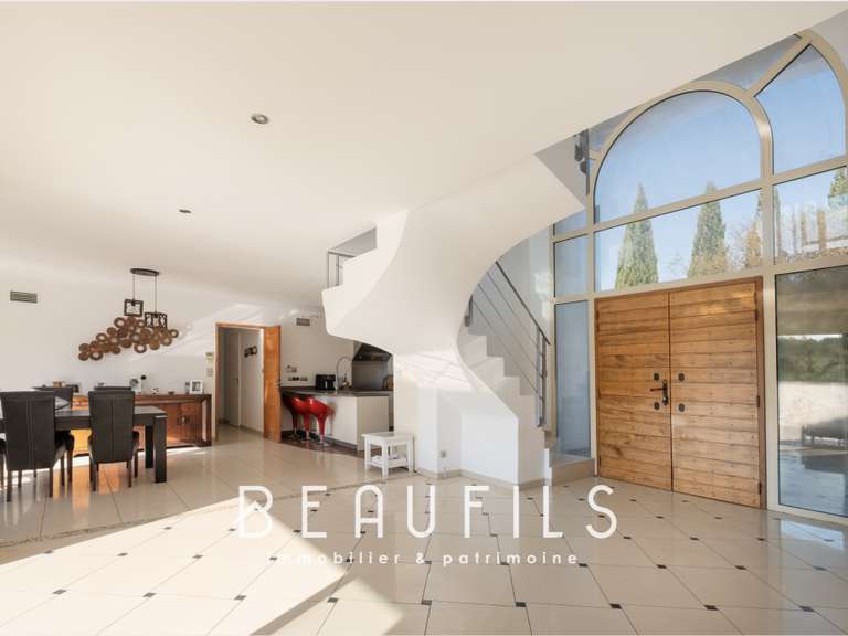 Villa Nîmes - 5 bedrooms - 231m²
