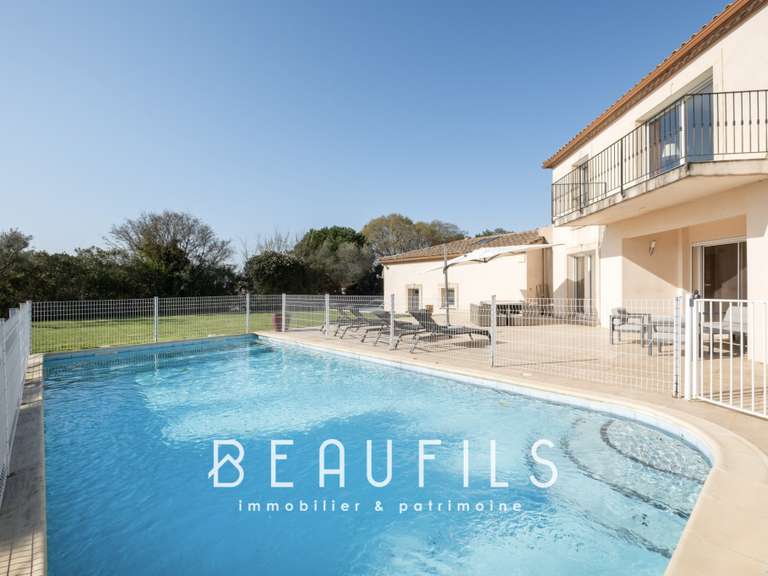 Villa Nîmes - 5 bedrooms - 231m²