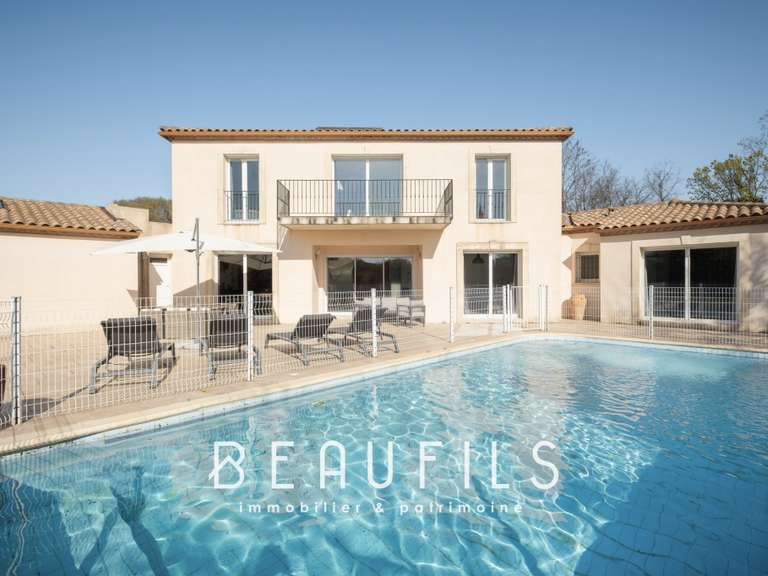 Villa Nîmes - 5 bedrooms - 231m²
