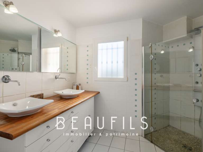 Villa Nîmes - 5 bedrooms - 231m²