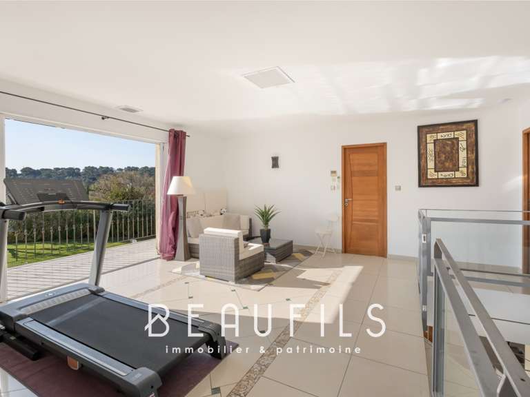 Villa Nîmes - 5 bedrooms - 231m²