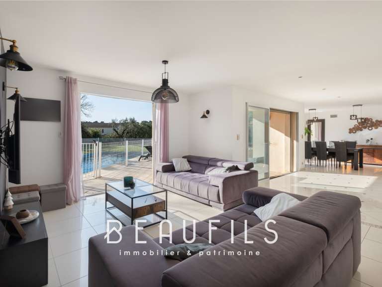Villa Nîmes - 5 bedrooms - 231m²