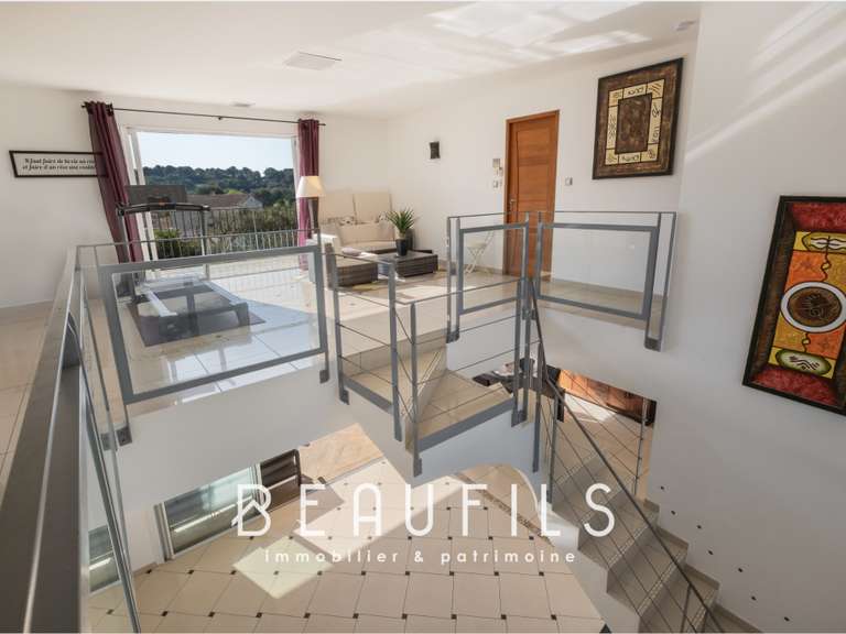 Villa Nîmes - 5 bedrooms - 231m²