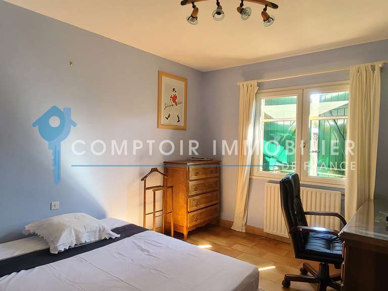 Villa Nîmes - 5 chambres - 261m²