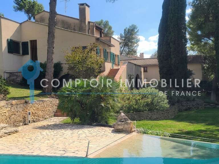 Villa Nîmes - 5 chambres - 261m²