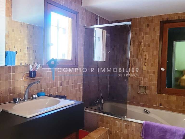 Villa Nîmes - 5 chambres - 261m²