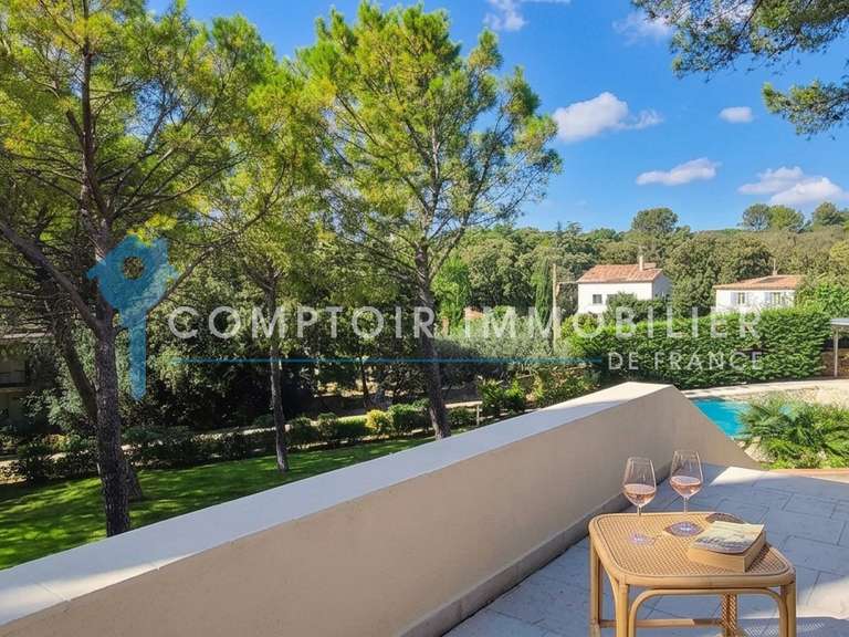 Villa Nîmes - 5 chambres - 261m²