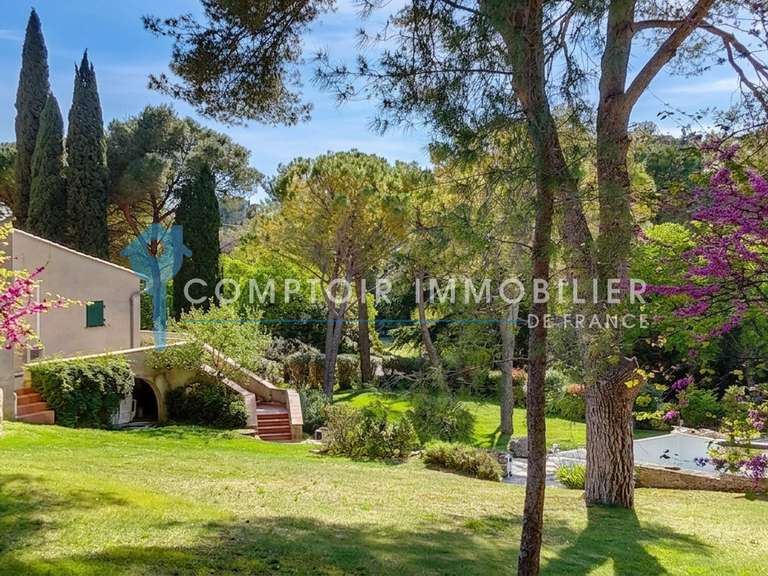 Villa Nîmes - 5 chambres - 261m²