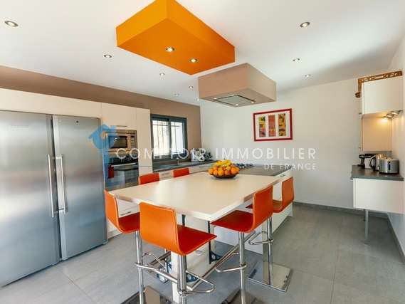 Villa Nîmes - 5 chambres - 200m²