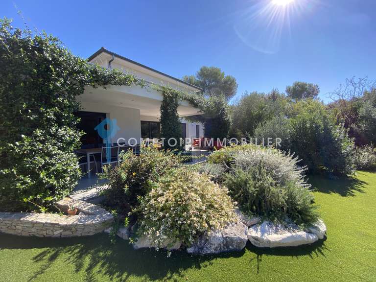 Villa Nîmes - 5 chambres - 200m²