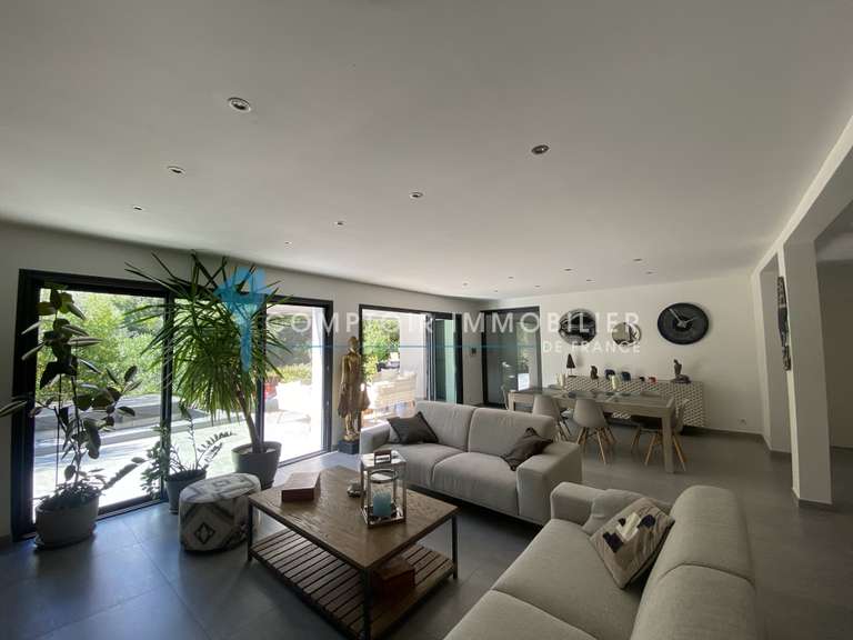 Villa Nîmes - 5 chambres - 200m²