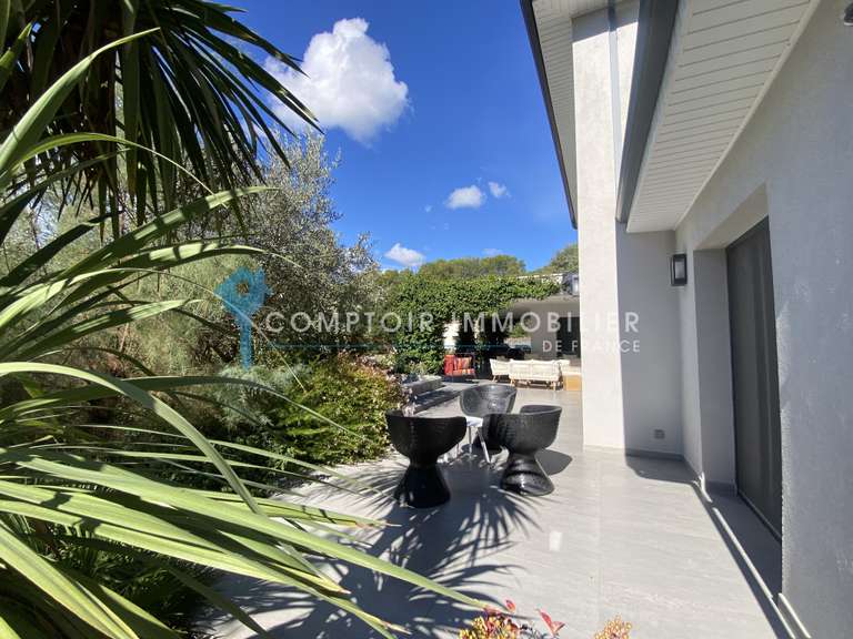 Villa Nîmes - 5 chambres - 200m²