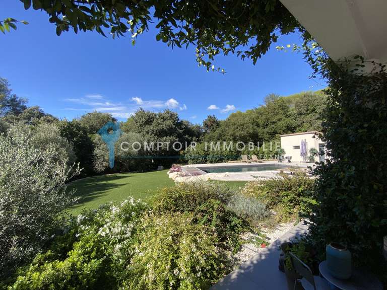 Villa Nîmes - 5 chambres - 200m²