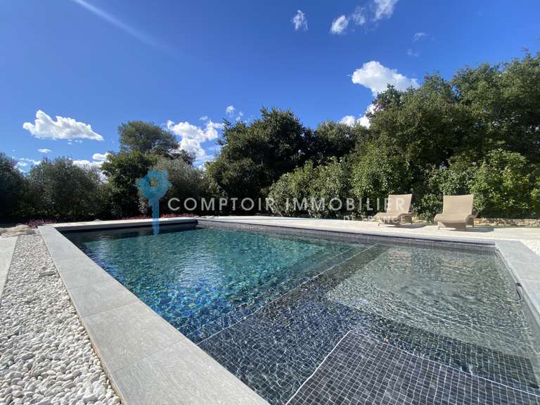 Villa Nîmes - 5 chambres - 200m²