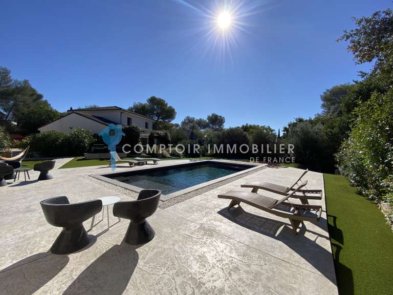 Villa Nîmes - 5 chambres - 200m²