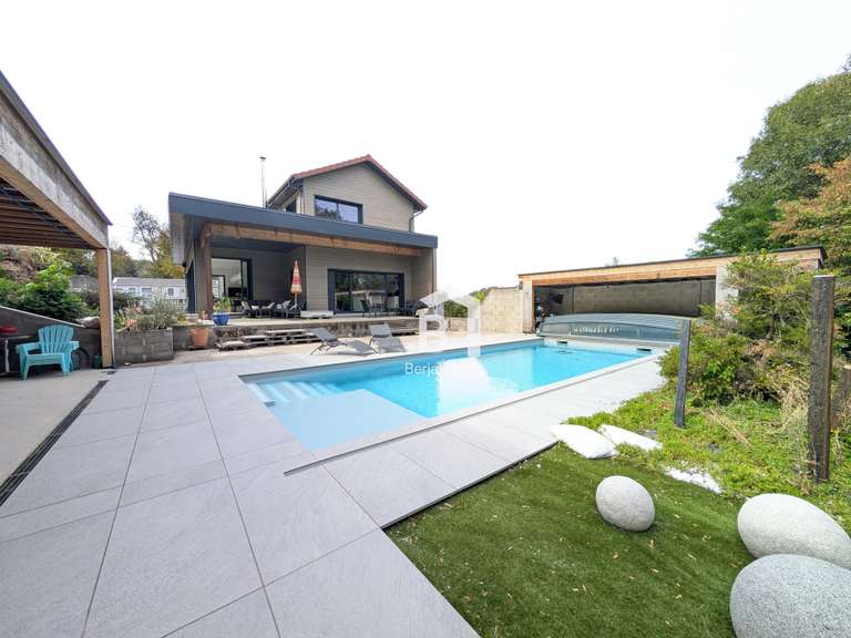 Villa Nivolas-Vermelle - 3 chambres - 191m²