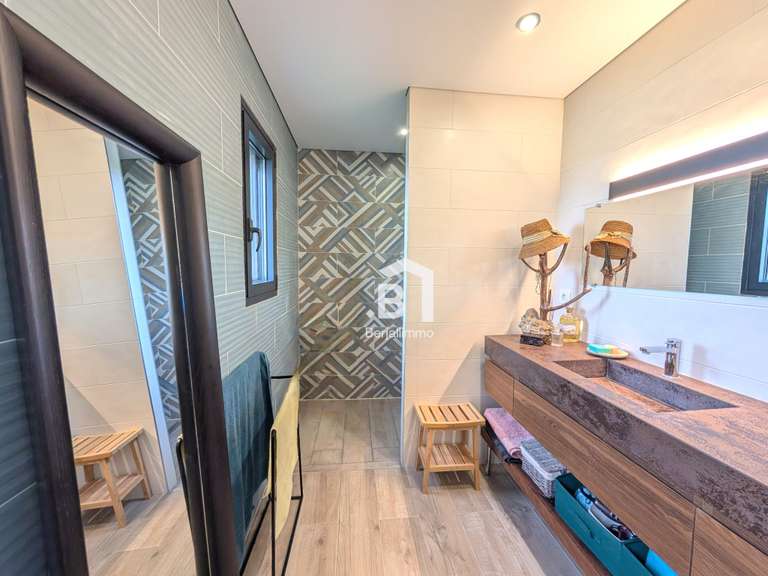 Villa Nivolas-Vermelle - 3 chambres - 191m²