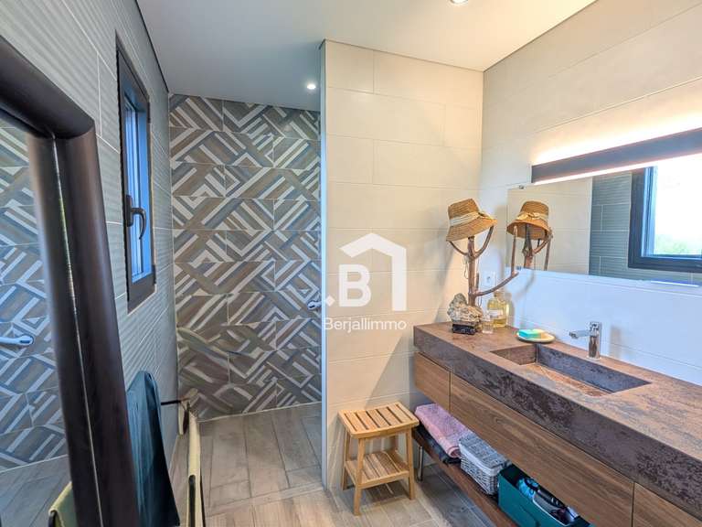 Villa Nivolas-Vermelle - 3 chambres - 191m²