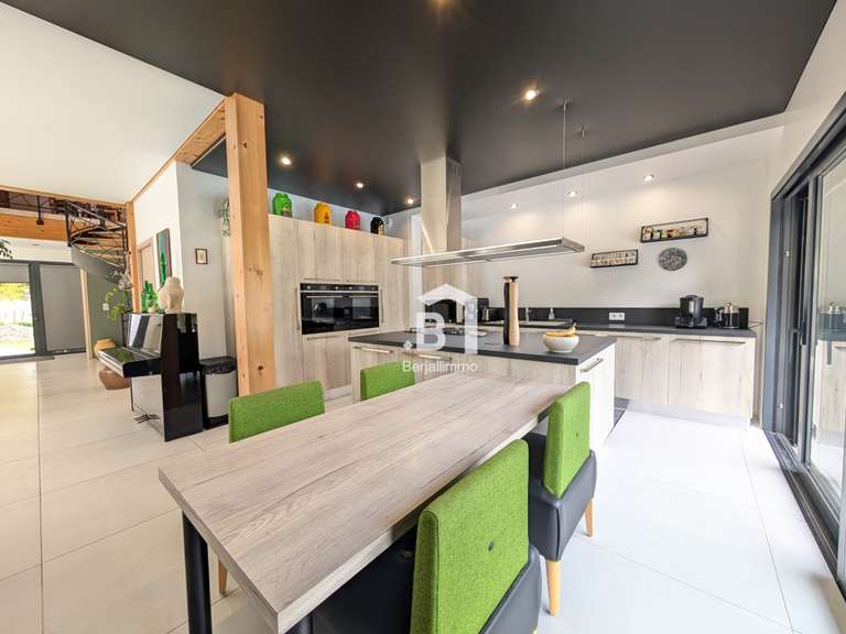 Villa Nivolas-Vermelle - 3 chambres - 191m²
