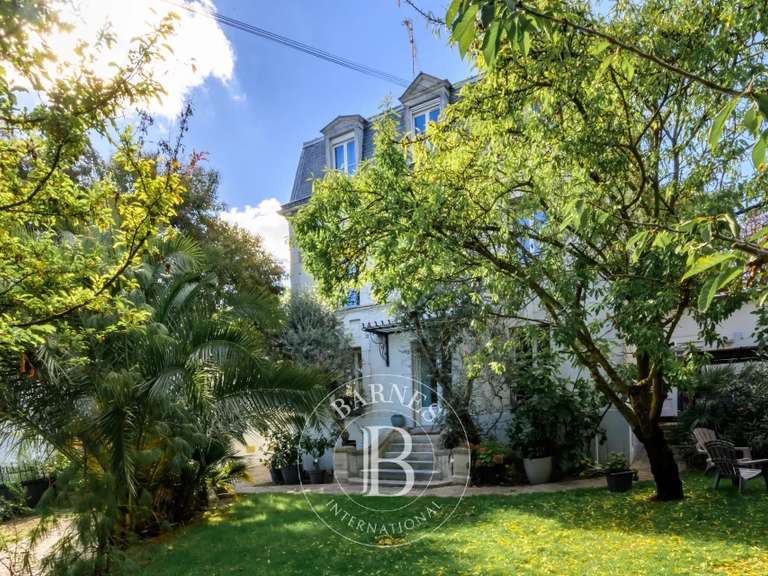 Maison Nogent-sur-Marne - 4 chambres - 254m²